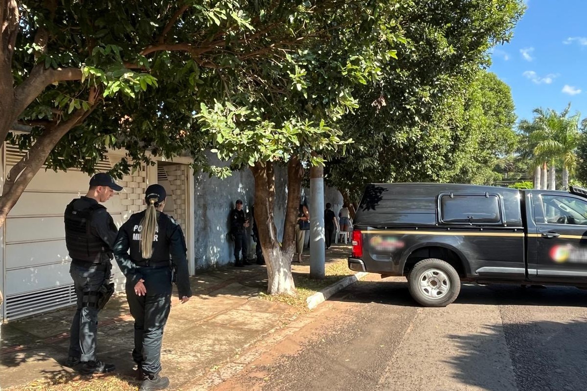 Filho chega para almoçar e encontra mãe e pai mortos em casa em Campo Grande; polícia apura feminicídio