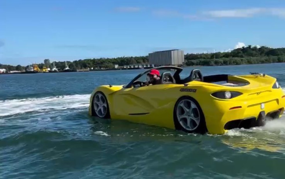 Carro aquático em Salvador