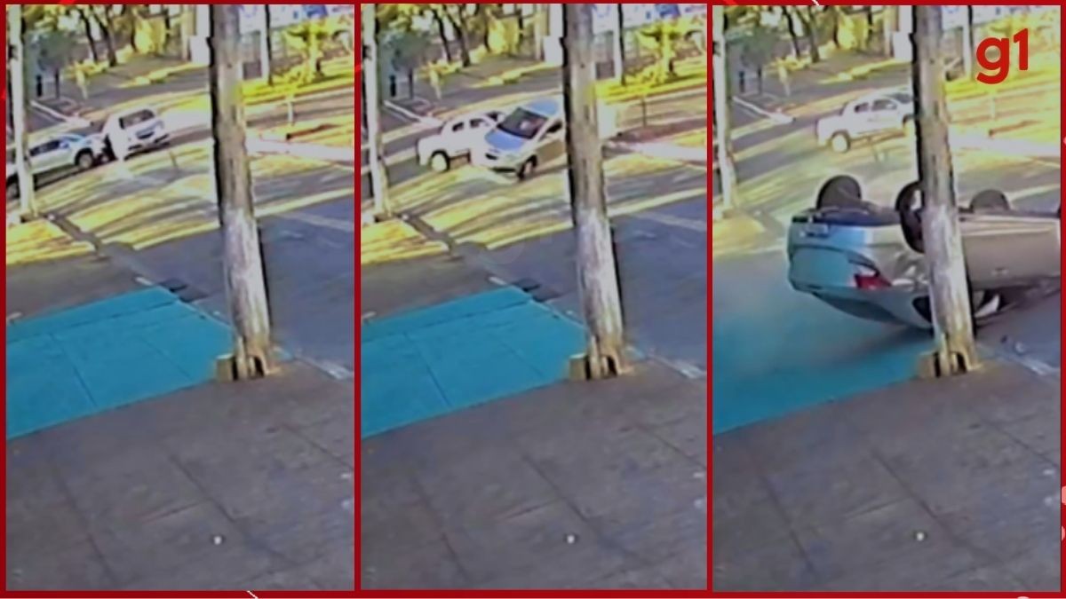 VÍDEO: Carro capota após batida em cruzamento de Curvelo