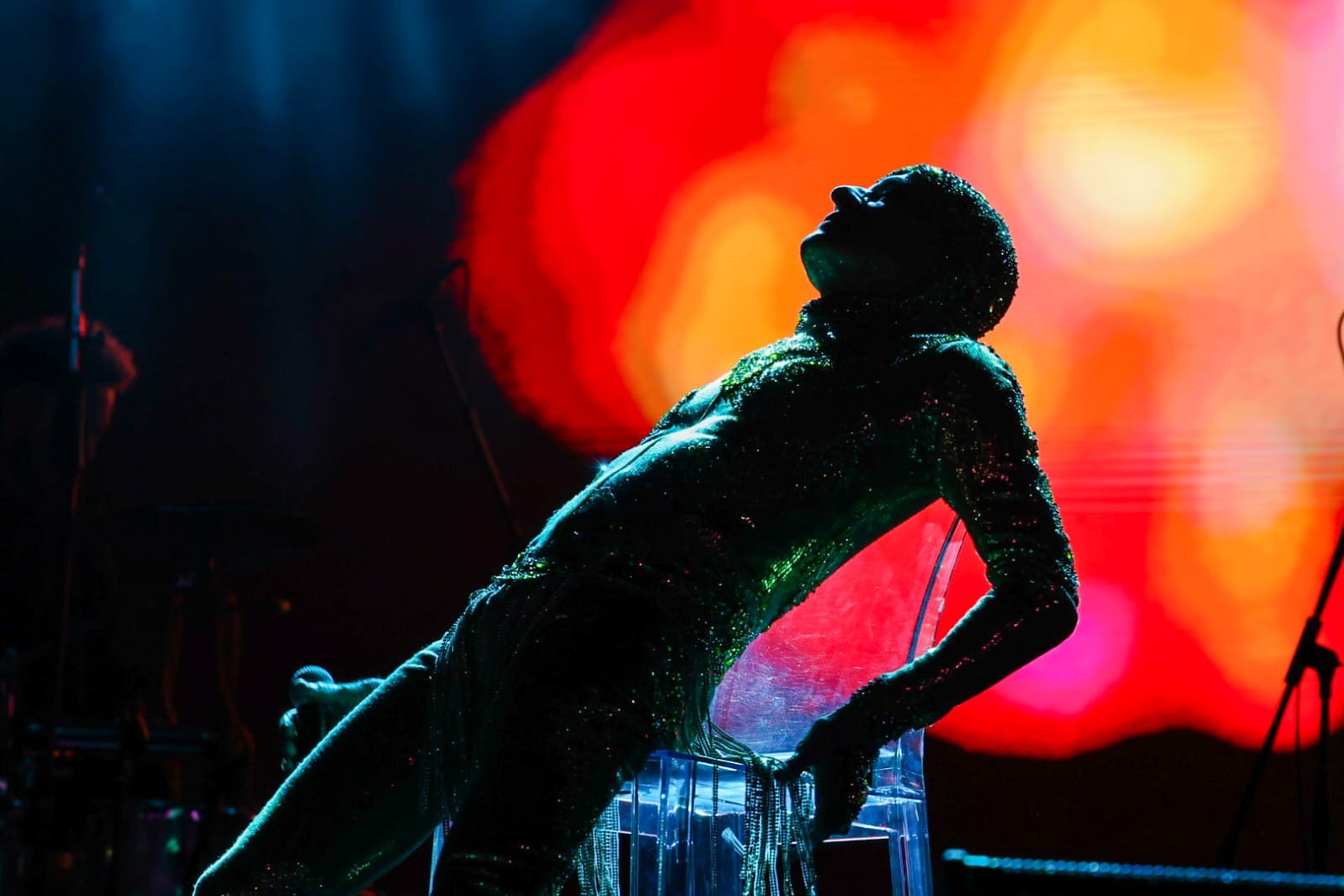 Ney Matogrosso exala sensualidade e reúne gerações em show no Festival de Inverno Bahia