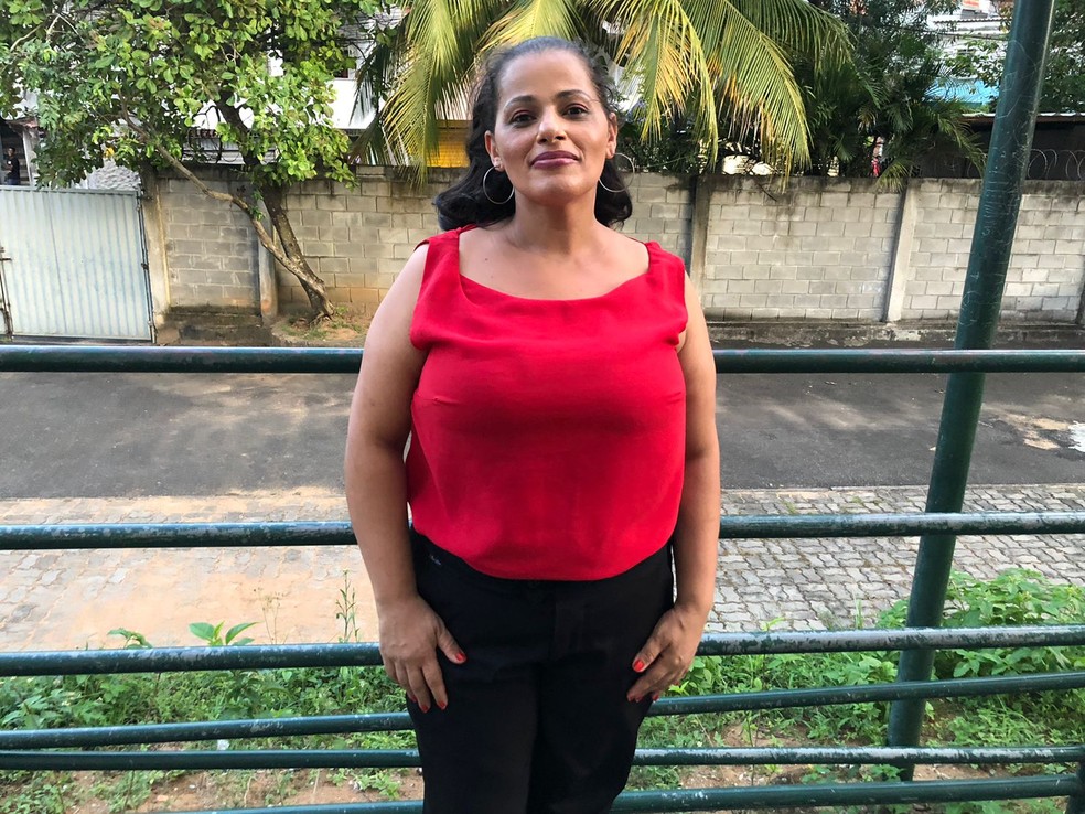 Valdirene Boaventura é doméstica e cuidadora de idosos — Foto: João Souza/g1