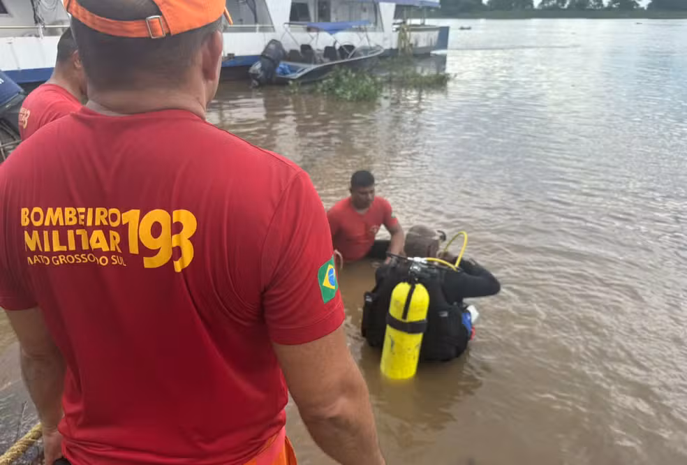 Tentativa de resgate durou 50 minutos, mas adolescente morreu após afogamento — Foto: Corpo de Bombeiros Militar