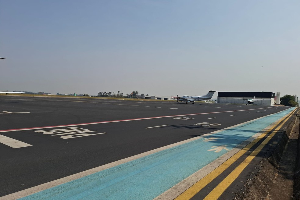 Aeronave registrada em nome da empresa de Gusttavo Lima foi apreendida no aeroporo de Jundiaí (SP) — Foto: Gusttavo Neto/TV TEM