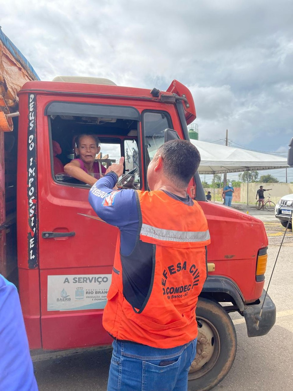 Defesa Civil faz o retorno das famílias após cheia — Foto: Asscom/Defesa Civil de Rio Branco