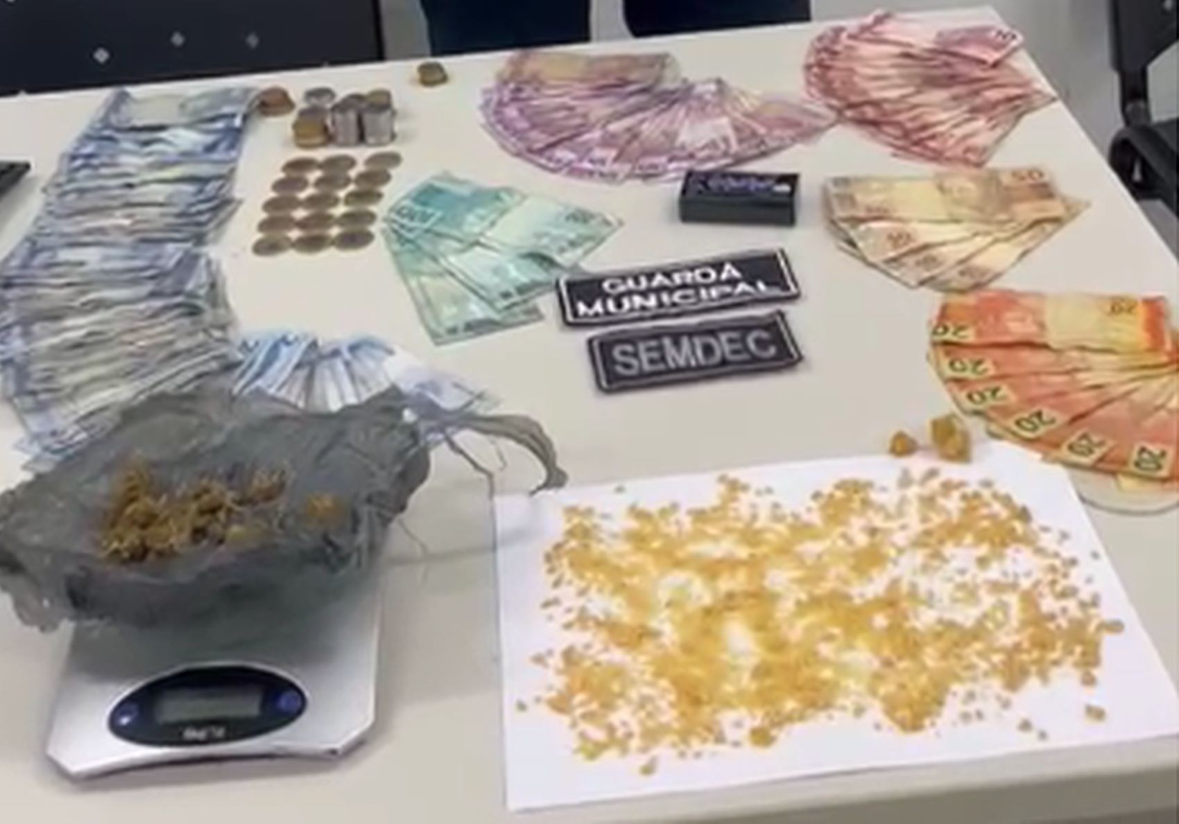 Homem e mulher são presos com mais de mil pedras de crack no Centro de Aracaju 