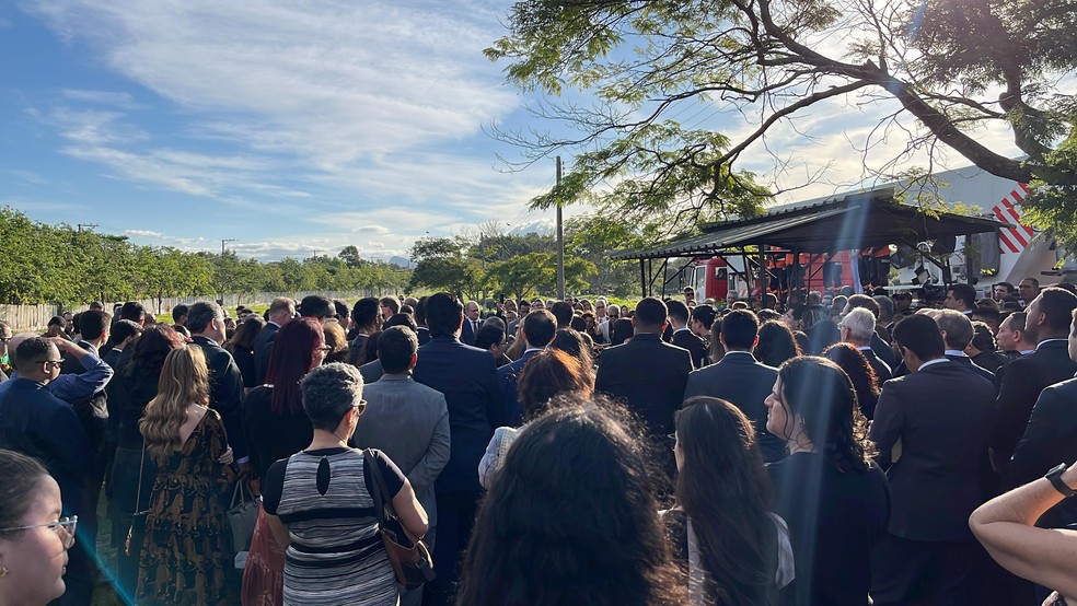 Cemitério Parque da Paz, em Vila Velha, Espírito Santo, lotado na despedida do pastor Gedelti Gueiros — Foto: Vinicius Colini/TV Gazeta