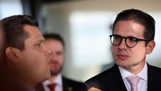 Aliados dizem a Motta que não cabe pautar anistia para barrar tarifaço porque tema diz respeito à soberania - Parlamentares alinhados a Bolsonaro cobram votação afirmando que tema pode levar Trump a desistir de medida; PT diz que 'não tem como negociar'.