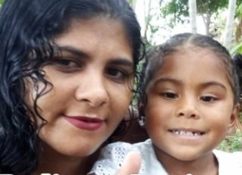 Amanda Coelho e a filha de três anos, mortas no Marajó. — Foto: Reprodução / Redes sociais