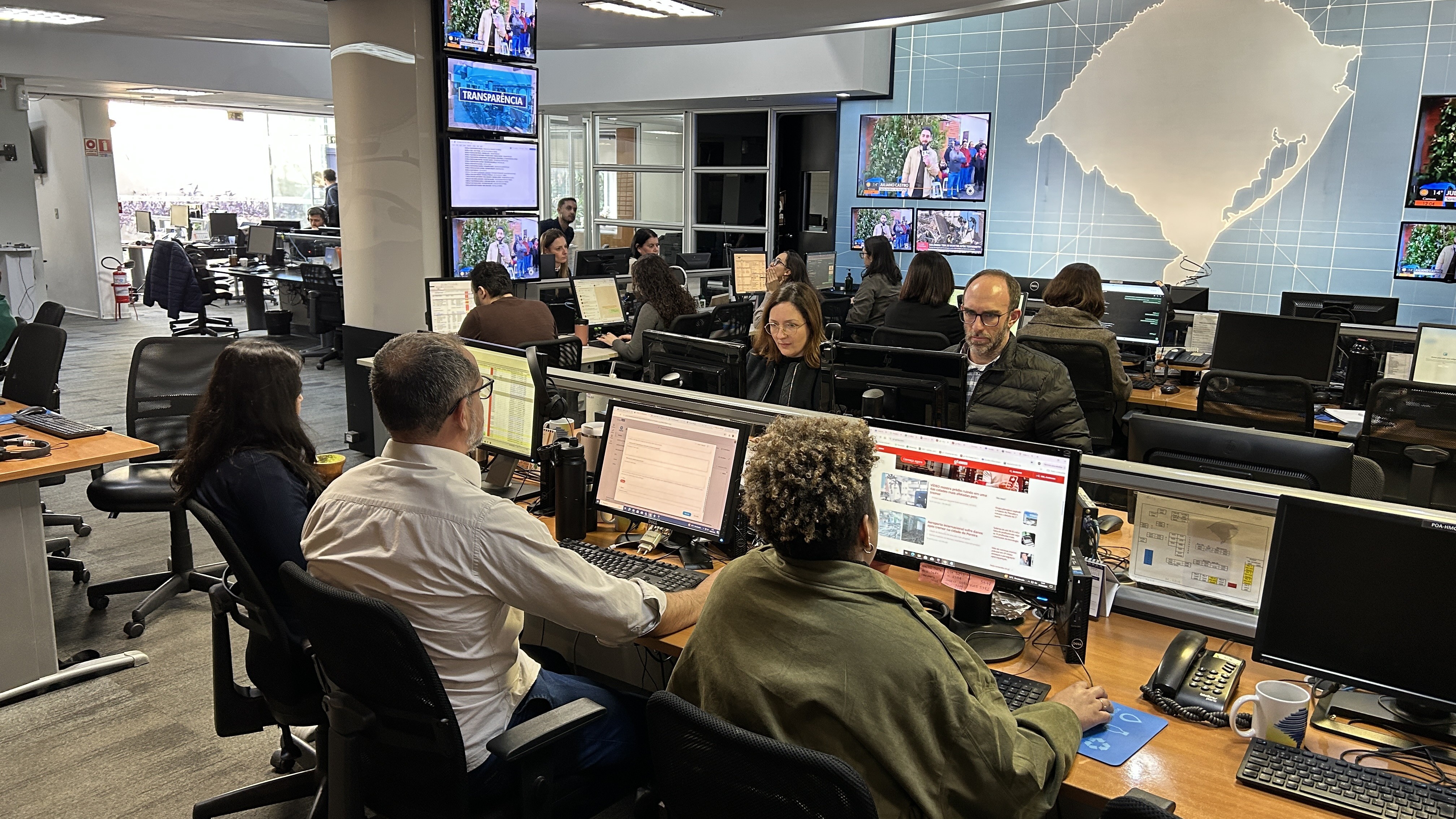 Espelho, barrigada e furo: vídeo explica expressões usadas nos bastidores do jornalismo