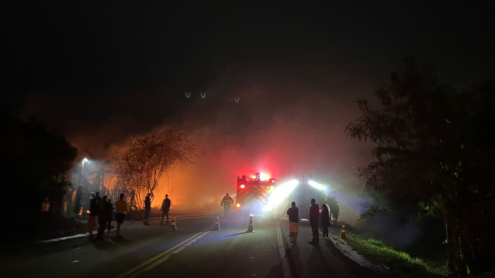 Incêndio atinge área às margens de rodovia em Cordeirópolis e fumaça faz pista ser bloqueada