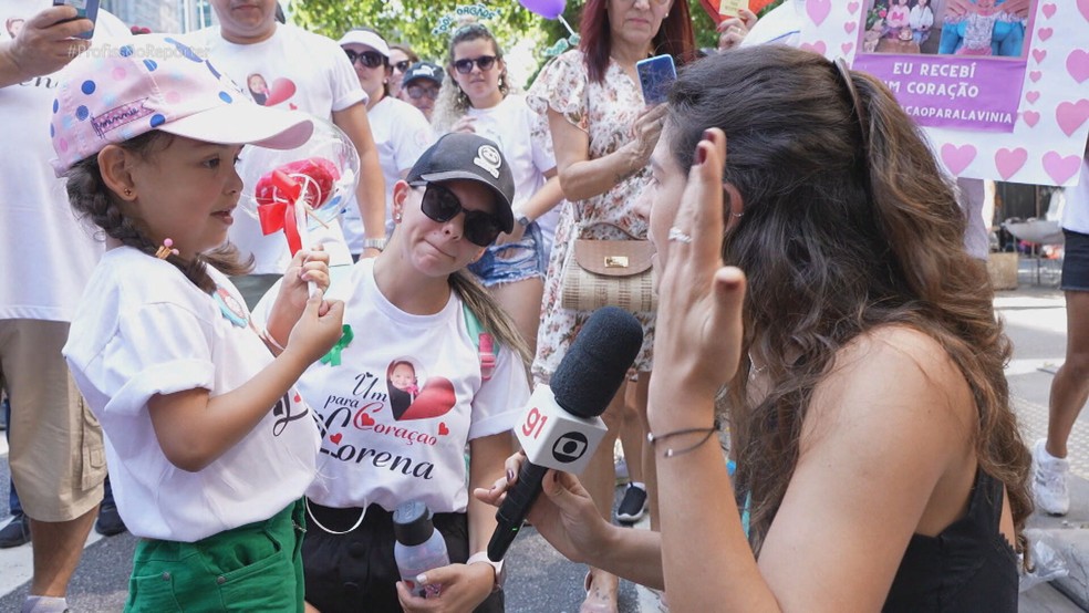Profissão Repórter encontrou Lorena em uma passeata na Avenida Paulista pela doação de órgãos — Foto: Reprodução/TV Globo