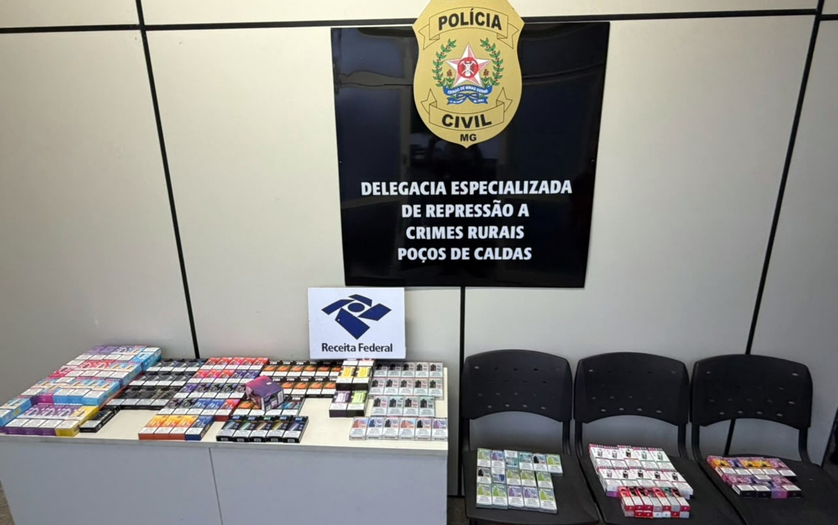 Homem é autuado por contrabando após apreensão de 188 cigarros eletrônicos no Sul de Minas