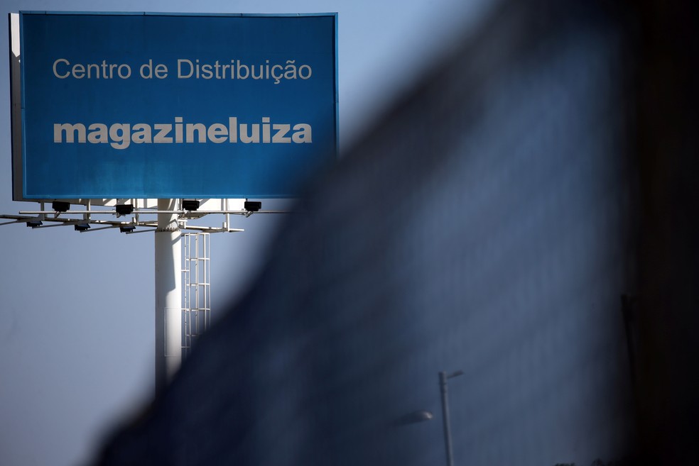 Logo do Magazine Luiza em centro de distribuição da empresa em Louveira — Foto: Paulo Whitaker/Reuters
