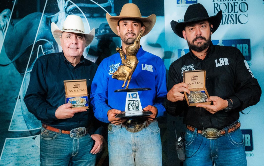 Peão de Guaraci, SP, vence a montaria em touros do Ribeirão Rodeo Music 2025