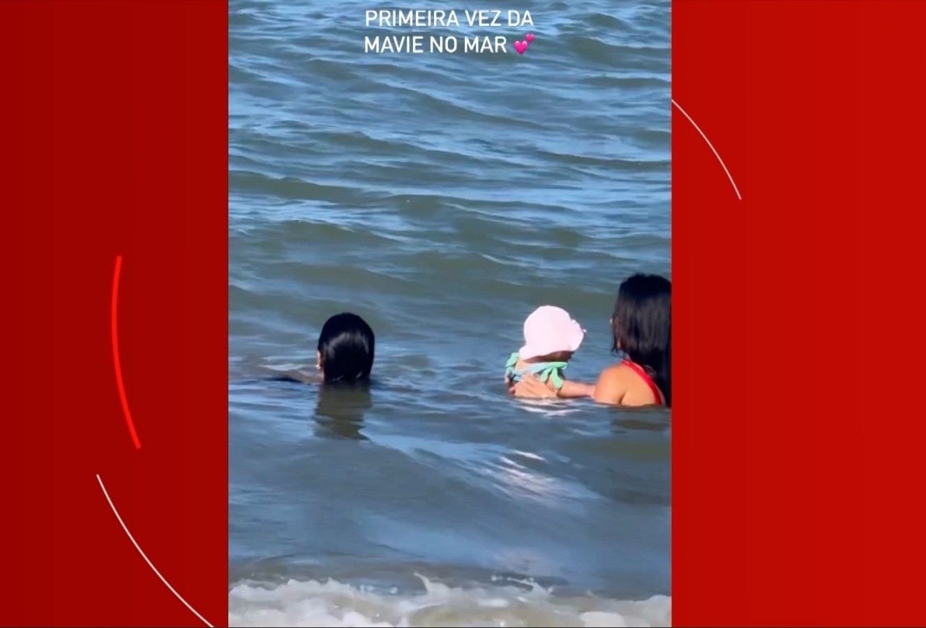 Ex de Neymar, Bruna Biacardi mostra primeiro banho de mar de Mavie em viagem à Bahia