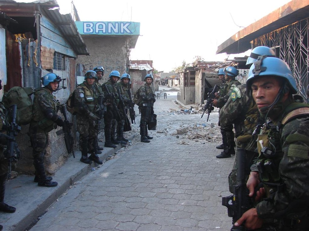 Dopaz em operação durante a prisão de criminoso em Cité Soleil em 2007 — Foto: Arquivo Pessoal