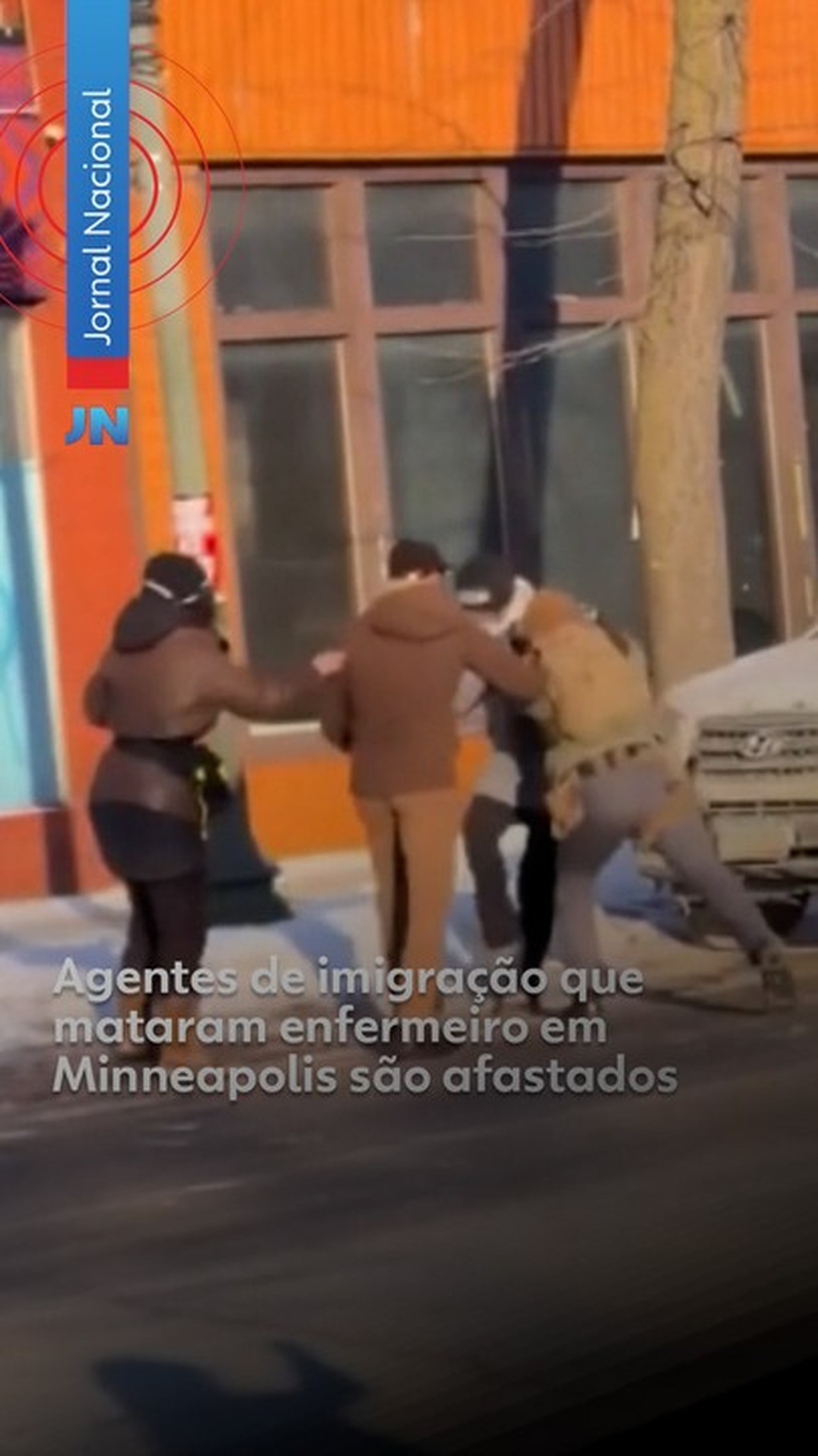 Governo Trump tira investigação sobre morte em Minneapolis de 'Barbie do ICE' e FBI assume