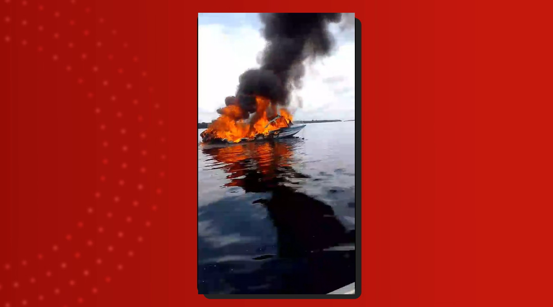 Lancha com turistas pega fogo no Amazonas e deixa dois feridos; VÍDEO
