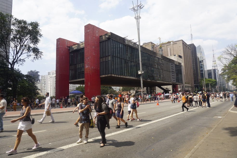 Movimentação de pessoas na Avenida Paulista, em São Paulo, em foto de 2022. A via abre ao lazer todos os domingos. — Foto: CRIS FAGA/ESTADÃO CONTEÚDO