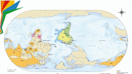 Sindicato dos servidores do IBGE repudia mapa-múndi invertido com Brasil no centro lançado pelo instituto: 'em vez de informar, distorce' - Comunicado diz que mapa não teve respaldo técnico reconhecido pelas convenções cartográficas internacionais. Presidente do IBGE afirmou que mapa-múndi invertido "estimula a reflexão sobre como nos vemos nesse novo mundo".