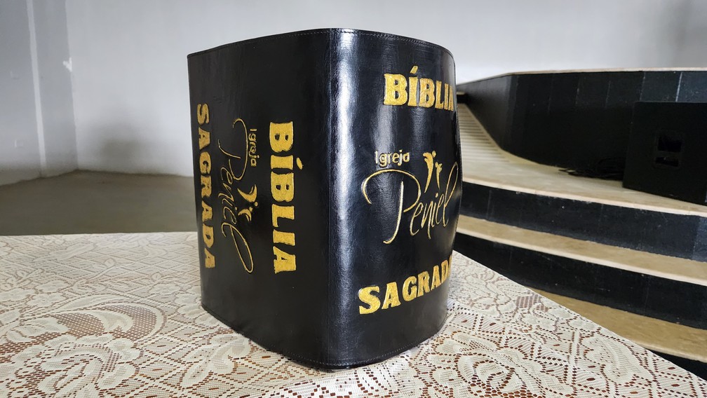 Igreja Peniel, de Presidente Prudente (SP), transcreveu toda a Bíblia Sagrada em menos de uma semana — Foto: Leonardo Bosisio/g1