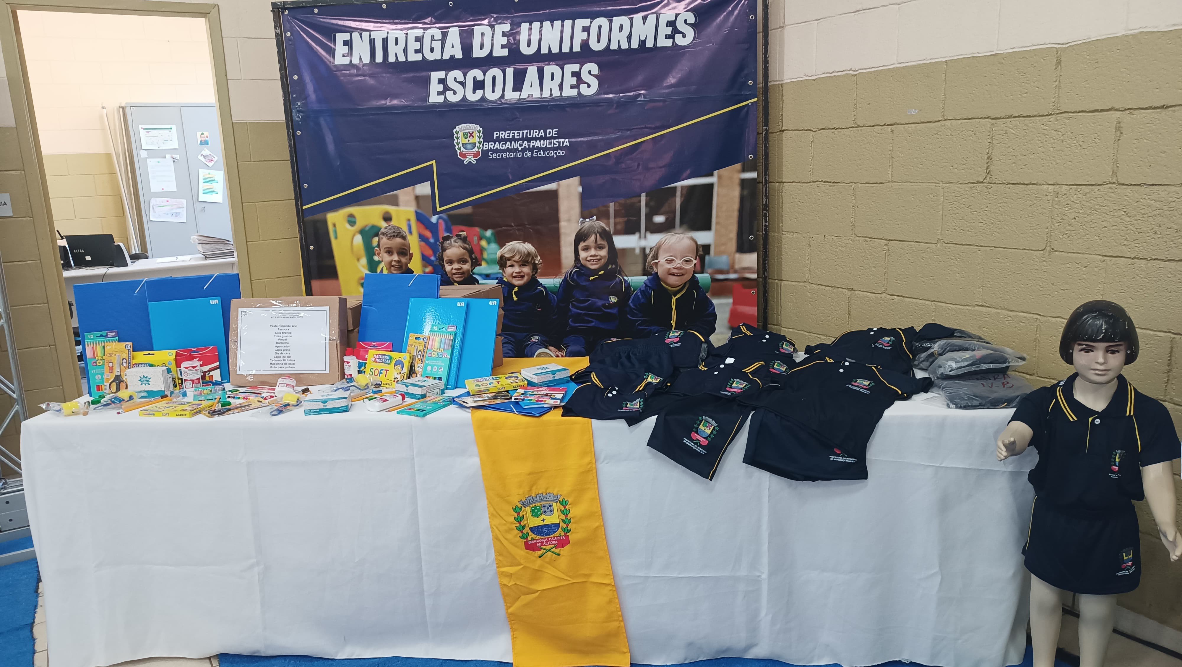 Prefeitura entrega escola reformada e ampliada no Jardim da Fraternidade