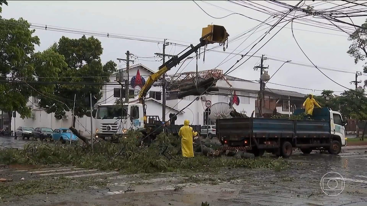 Temporal no interior de SP deixa 80 mil pessoas sem luz após ventos de 120 km/h