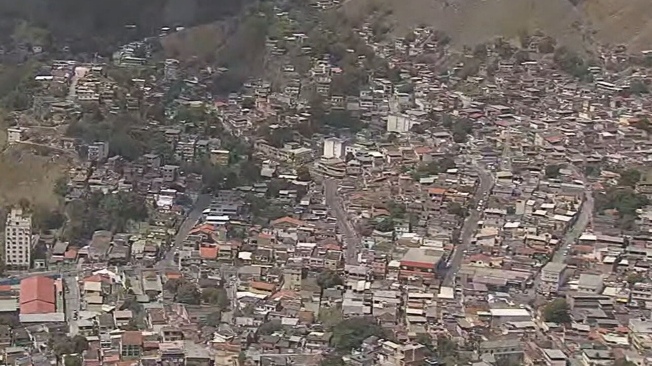 Moradores ficam sem internet e telefone após criminosos atacarem torres e cabos em São Gonçalo