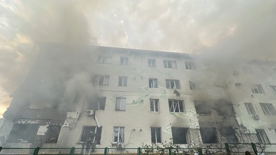 Horas antes de conversa entre Zelensky e Trump, ataque da Rússia na Ucrânia deixa 3 mortos e 17 feridos 