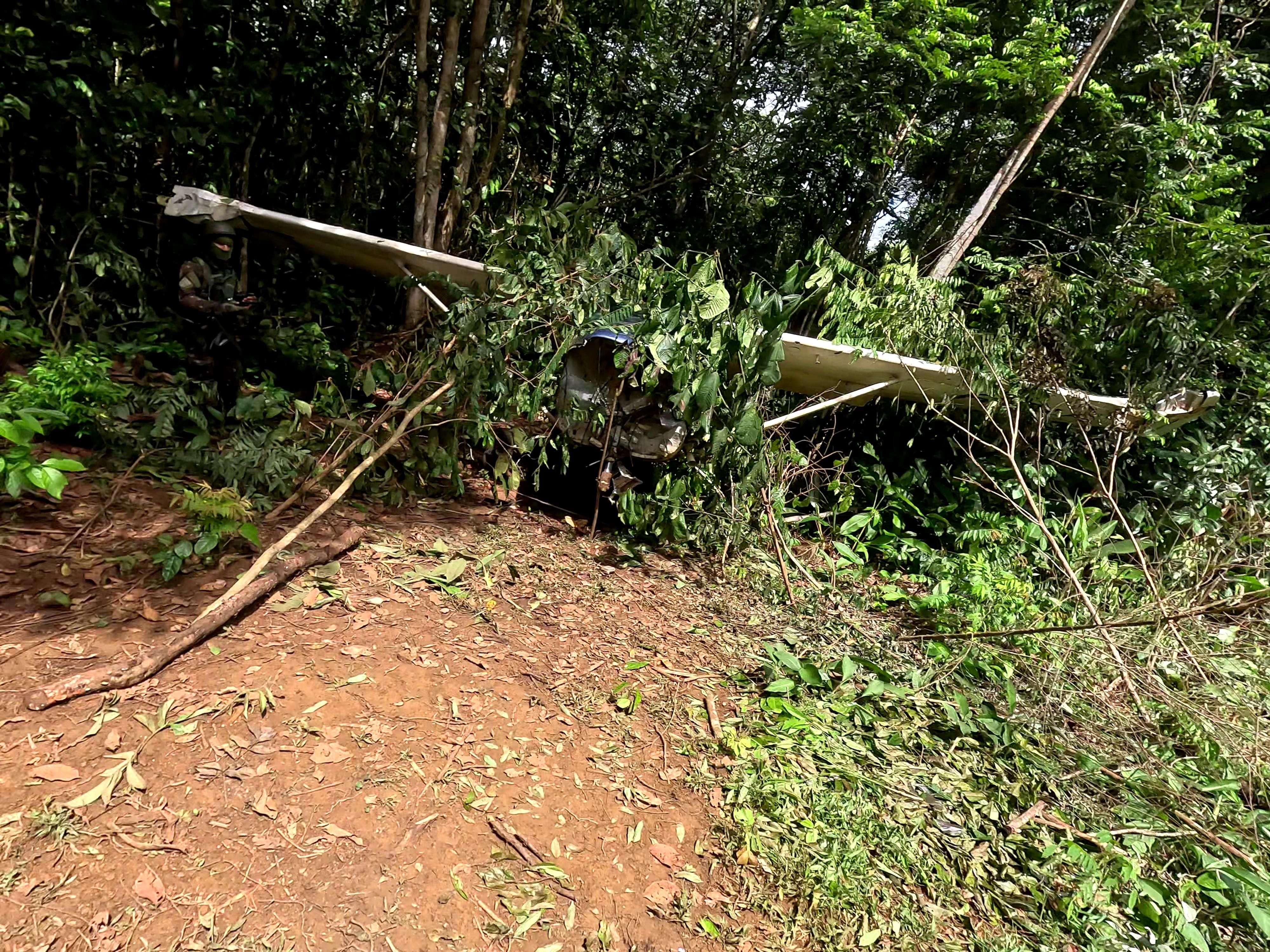 Operação destrói aeronave escondida em pista de garimpo na Terra Yanomami