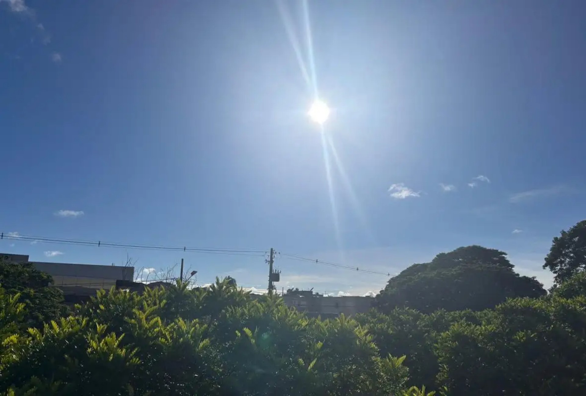 Verão começa com calor intenso e previsão de chuva forte em MS neste domingo