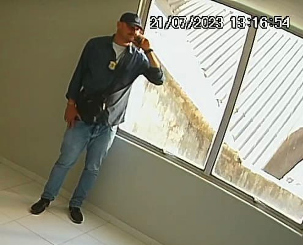 Homens são presos suspeitos de fingir serem policiais civis e extorquir comerciantes no Centro de Salvador — Foto: Reprodução/Redes Sociais