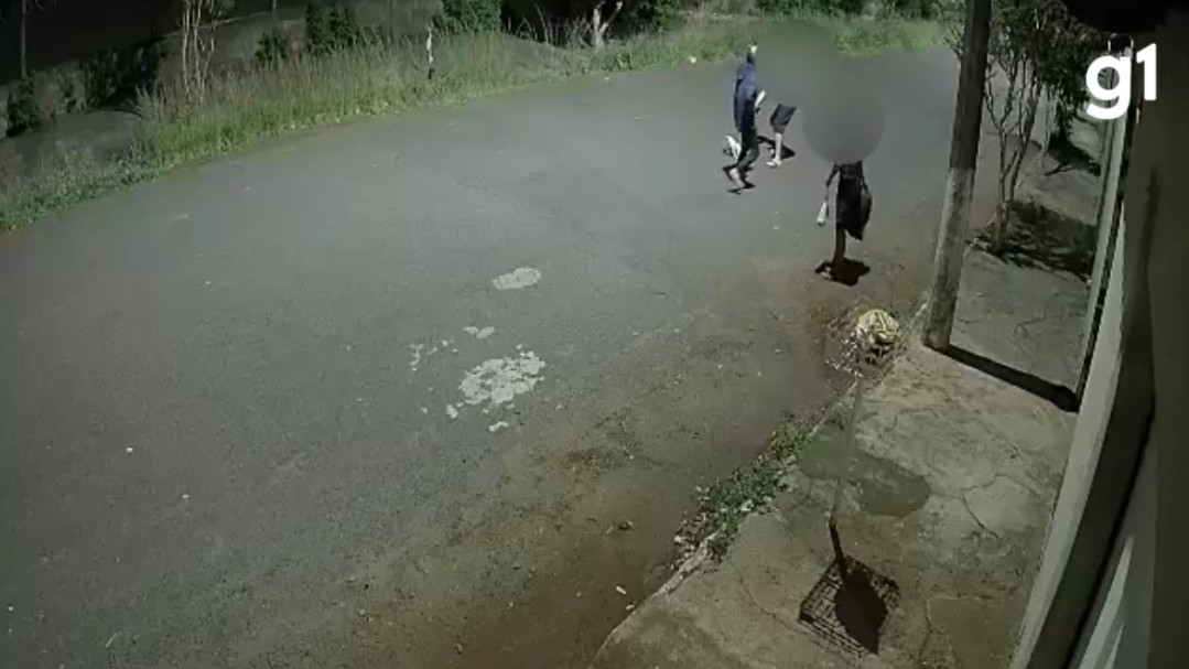 VÍDEO: Assaltante armado rende adolescentes e chuta buquê de flores antes de fugir com celular em Uberlândia