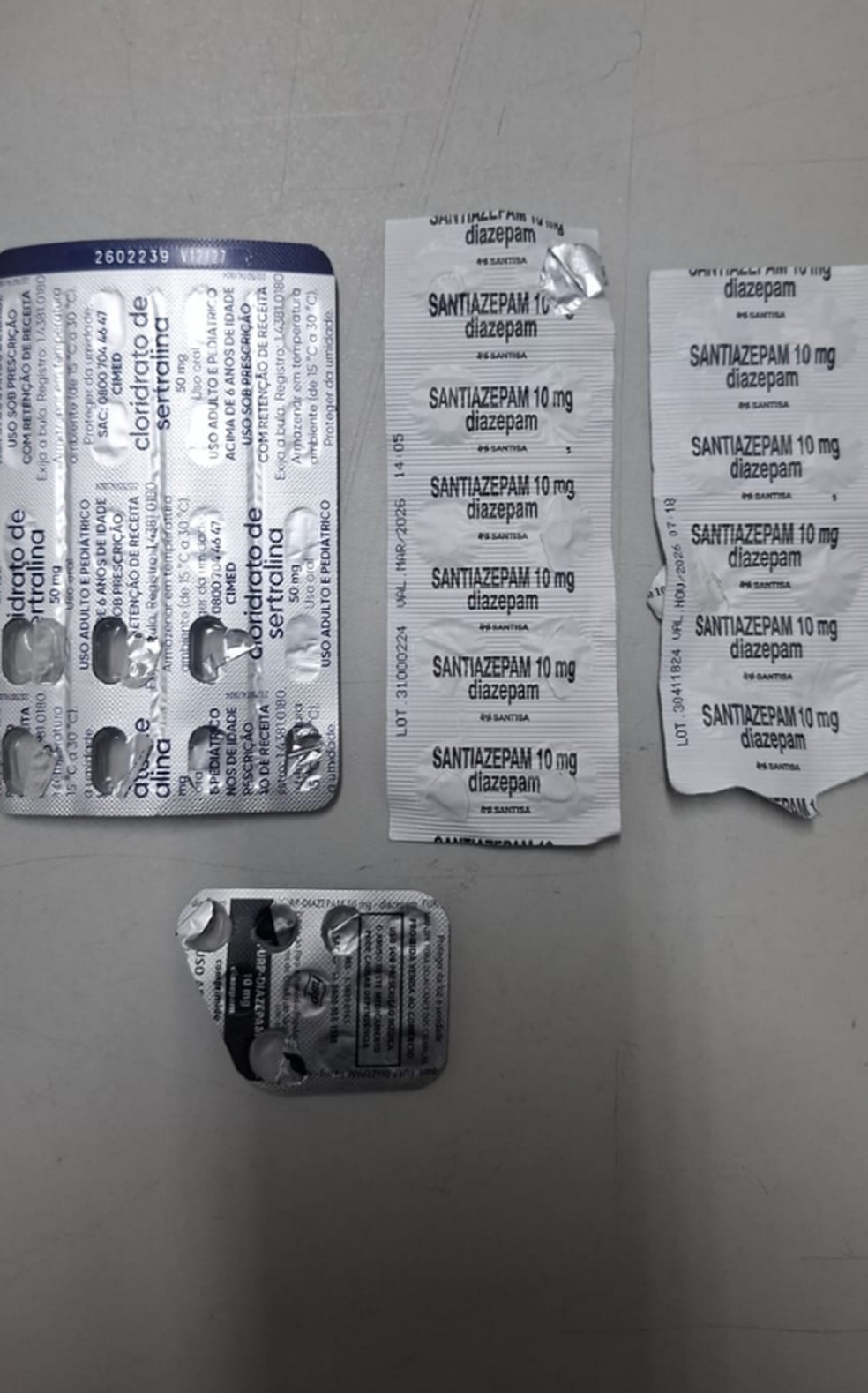 Medicamentos controlados e bacia foram apreendidos na casa de mãe e padrasto de criança vítima de maus-tratos em São João da Boa Vista — Foto: Polícia Civil