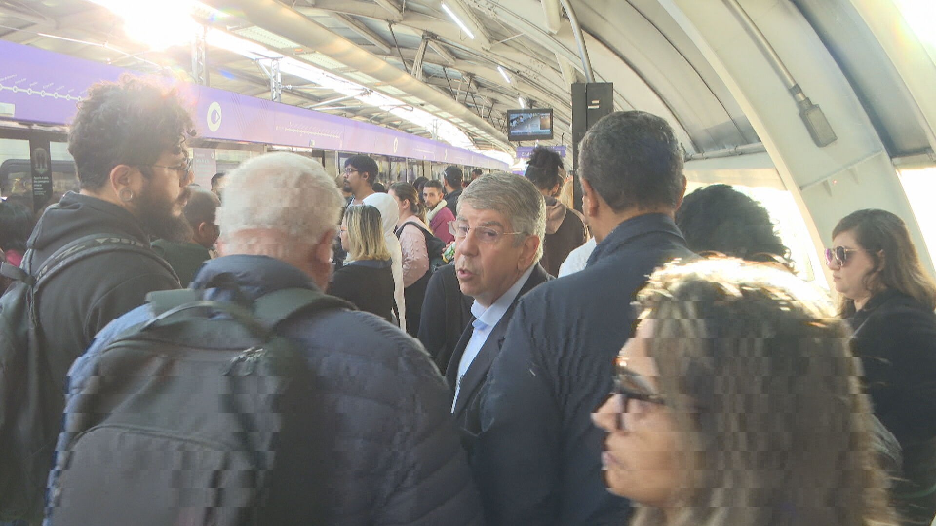 Deputados fazem vistoria em estação de metrô em SP onde passageiro morreu esmagado por trem
