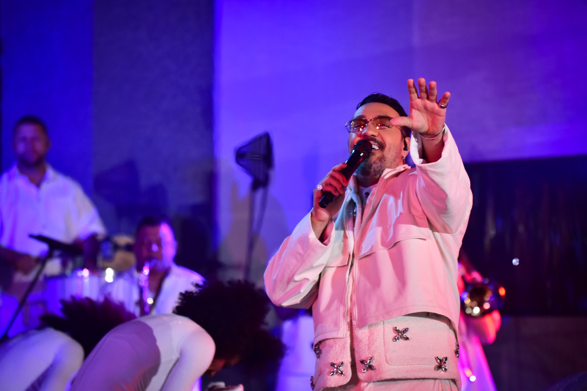 Fernando de Noronha recebe festival de samba com show de Belo | G1