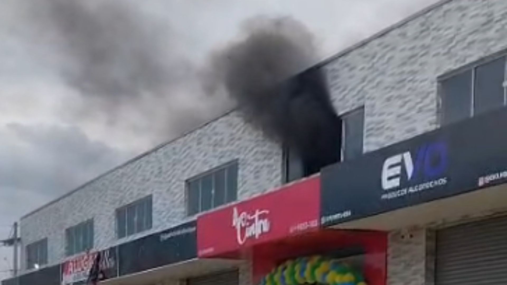 Incêndio atinge loja de roupas femininas em Hortolândia; imóvel está interditado