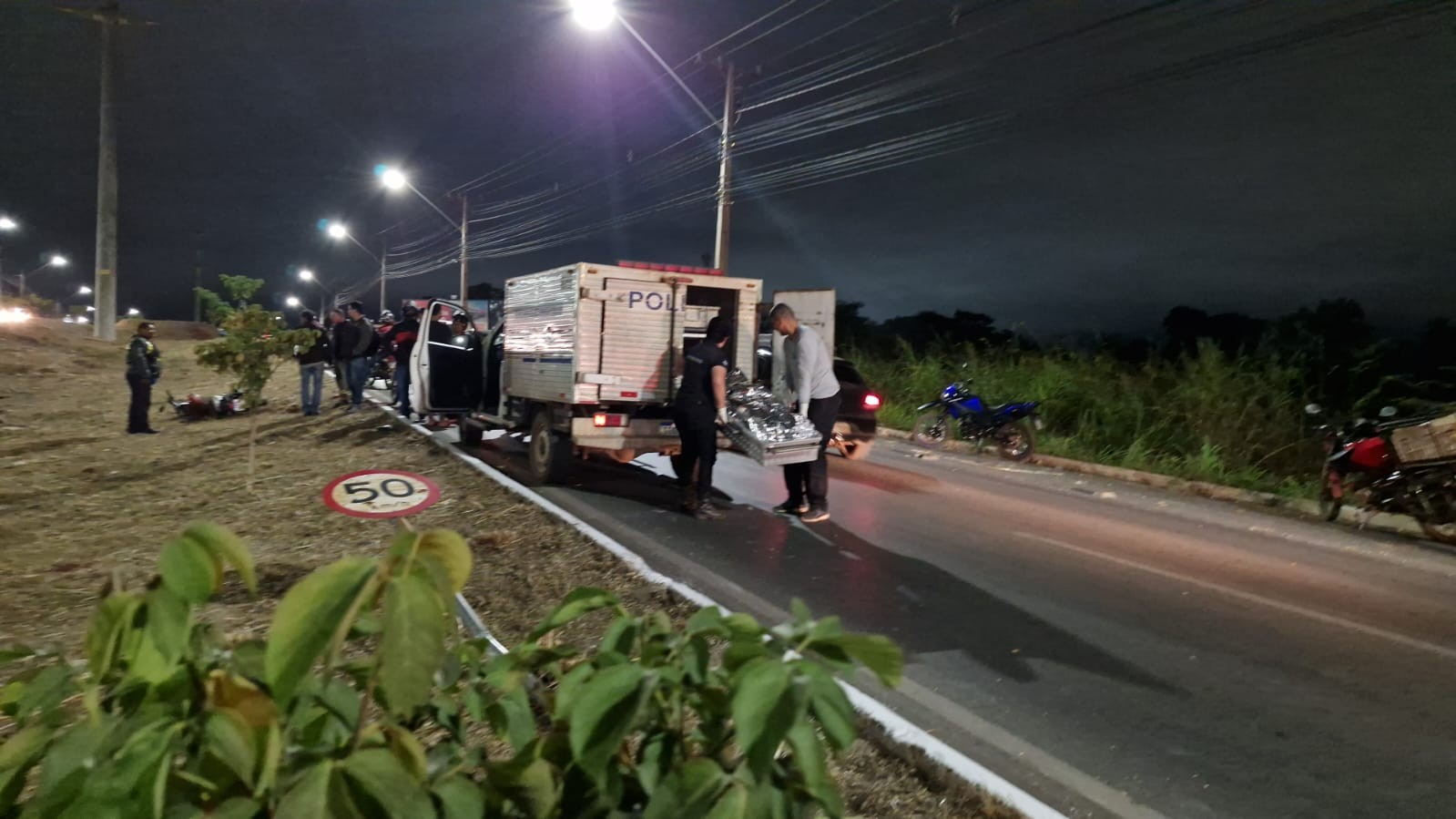 Motociclista morre após bater de frente contra placa de sinalização em avenida de Cuiabá 