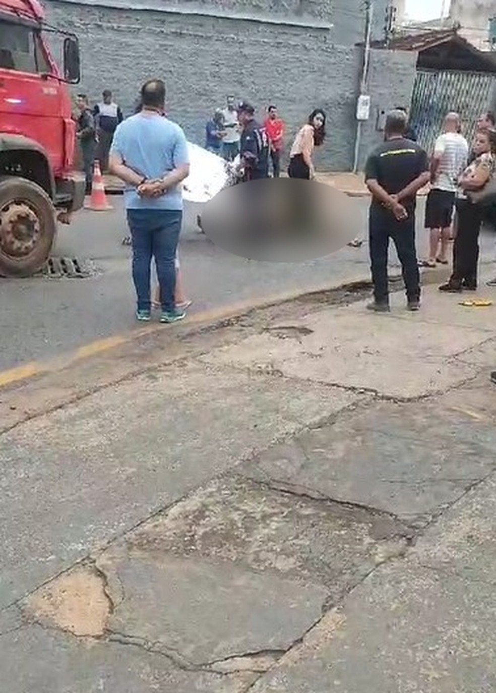 Acidente aconteceu na na Avenida Carmindo de Campo com a Avenida Miguel Sutil — Foto: Reprodução