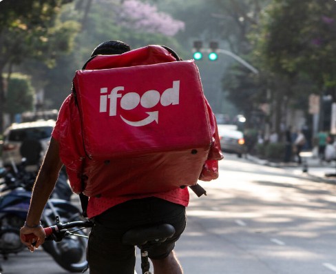 Dona do iFood comprará Just Eat por mais de R$ 24 bilhões, para criar um 'campeão' de delivery na Europa