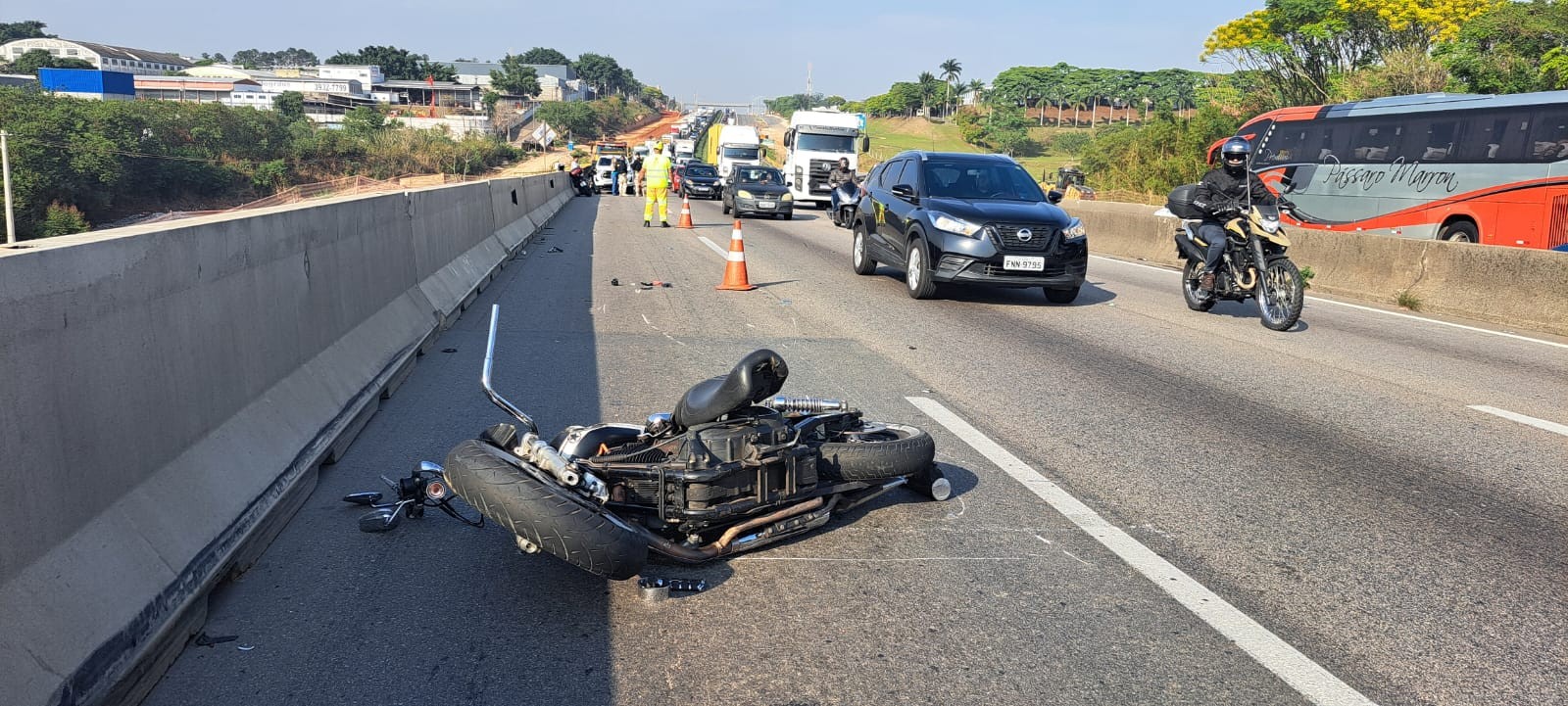 Homem morto em acidente entre caminhão e motos na Dutra era morador de Jacareí