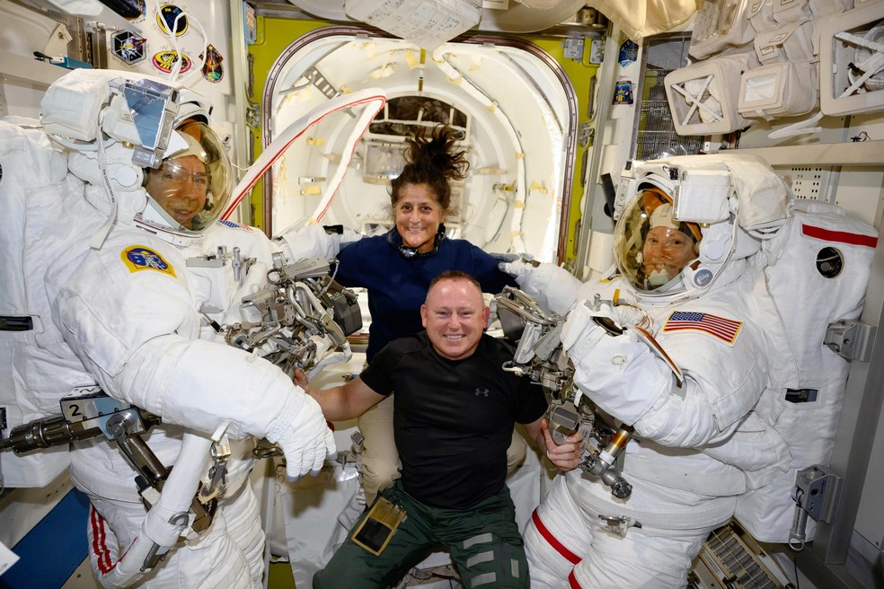Butch Wilmore e Suni Williams, astronautas da Nasa que estão 'presos no espaço''. — Foto: Nasa