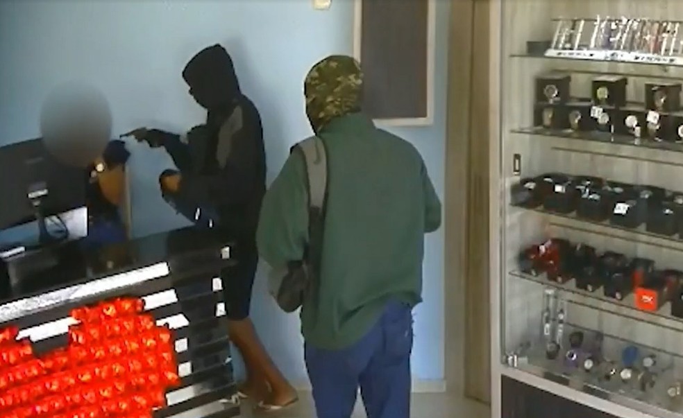 Foto Reprodução: Suspeitos são presos após tentativa de assalto em Eunápolis, na Bahia