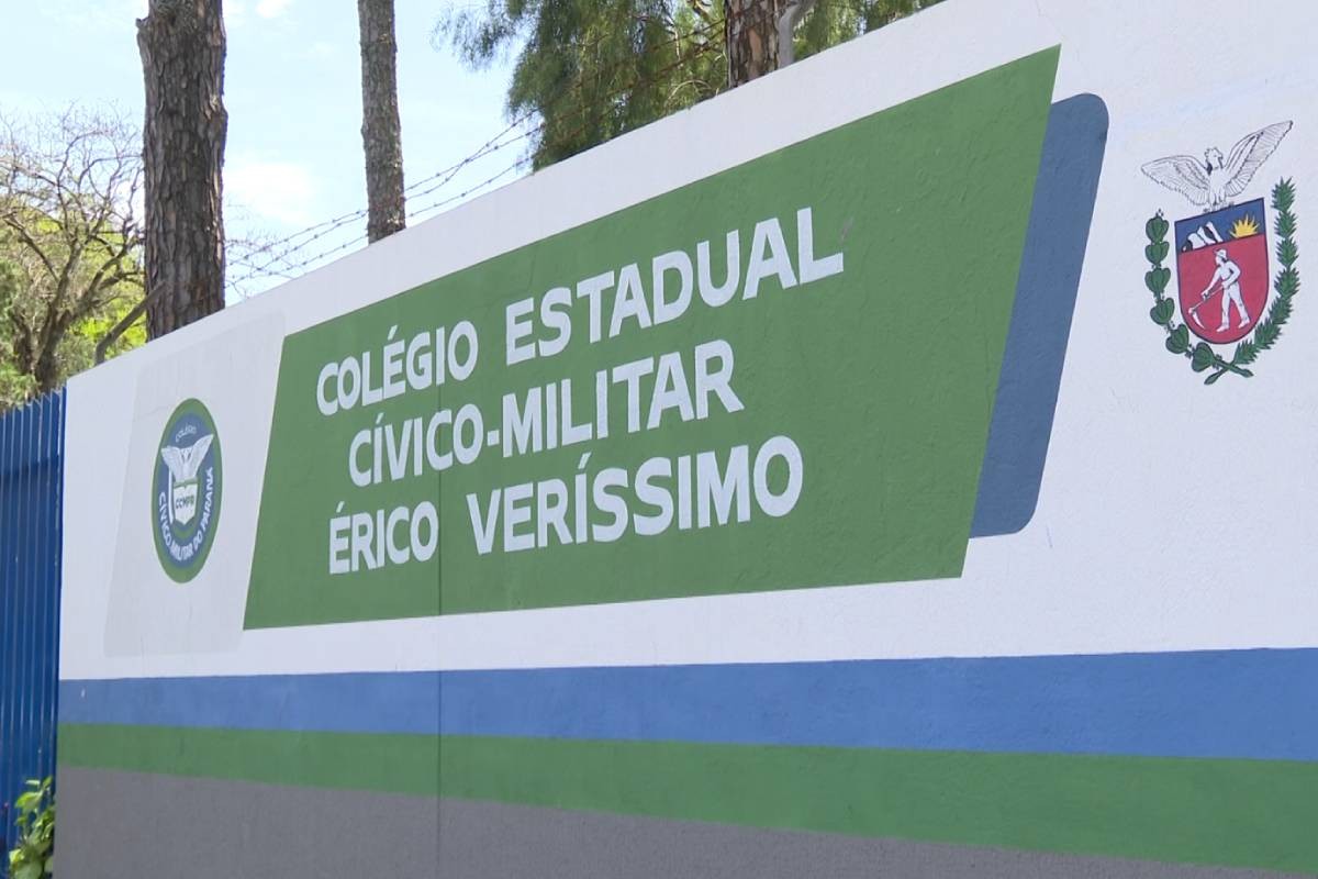 Dois policiais militares são afastados das funções em colégio cívico-militar do Paraná após alunas denunciarem câmera instalada no banheiro
