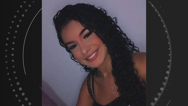 Beatriz Santos Silva, de 18 anos, morreu após namorado empinar moto em avenida em Cariacica, Espírito Santo e veículo bater de frente com carro — Foto: Reprodução/Redes sociais