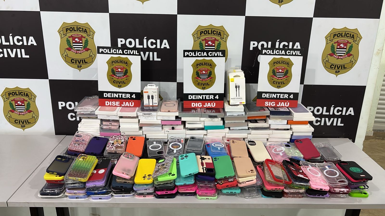 Polícia apreende 10 mil acessórios de celular em operação da DIG em Jaú