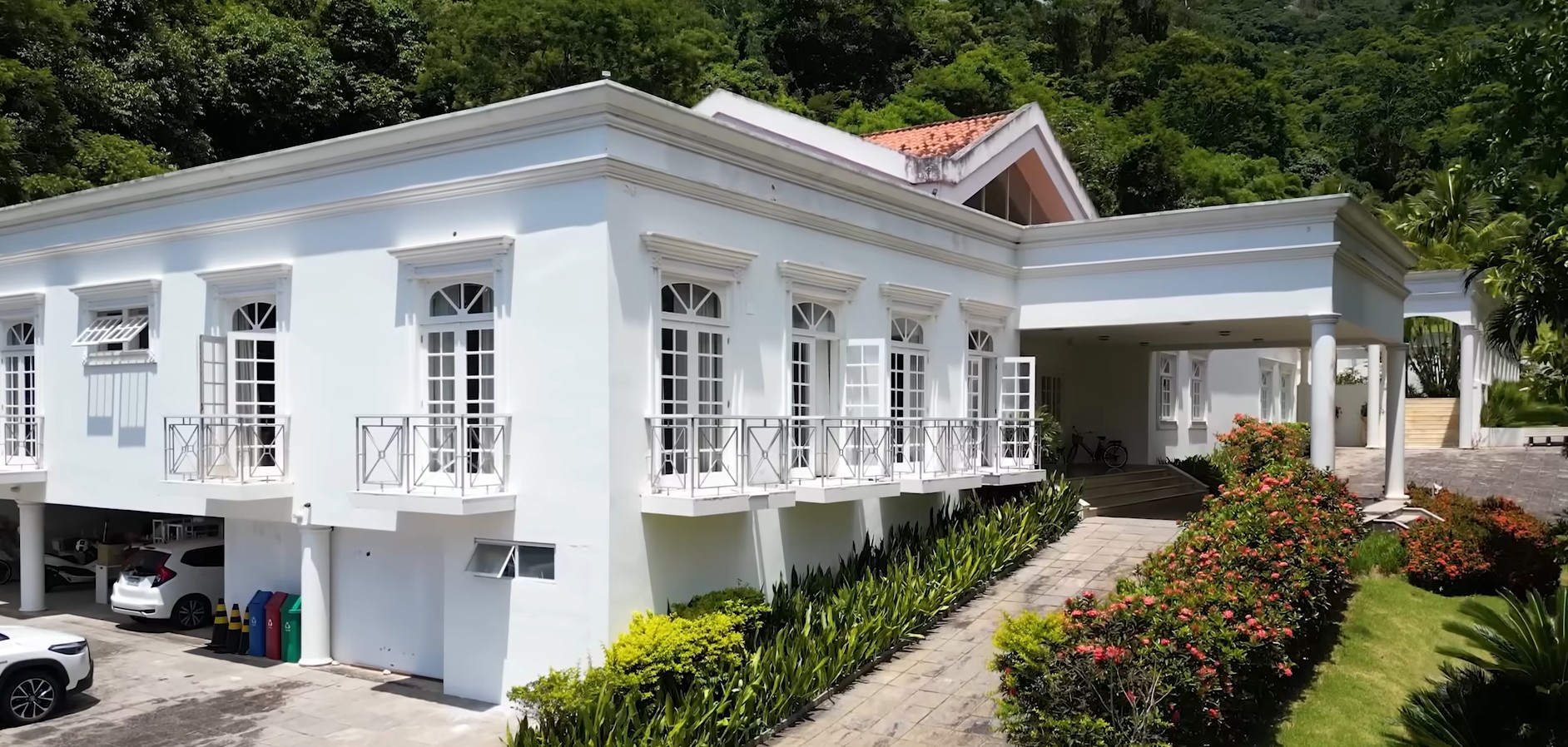 Justiça penhora mansão de Renato Aragão por dívida de R$ 676 mil
