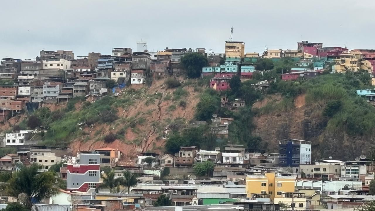 'Bairro inabitável': demolição de casas do macromural no Esplanada, em Juiz de Fora, está prevista, diz prefeita 