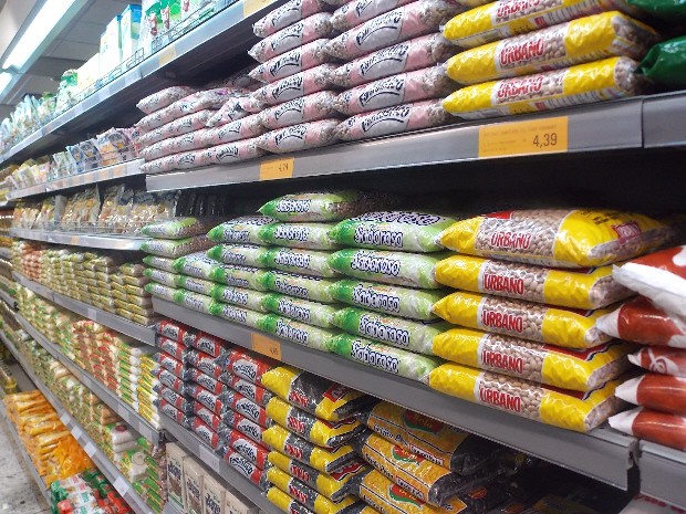 Tomate, Café e feijão carioca puxam alta no preço da cesta básica em Petrolina no mês de abril