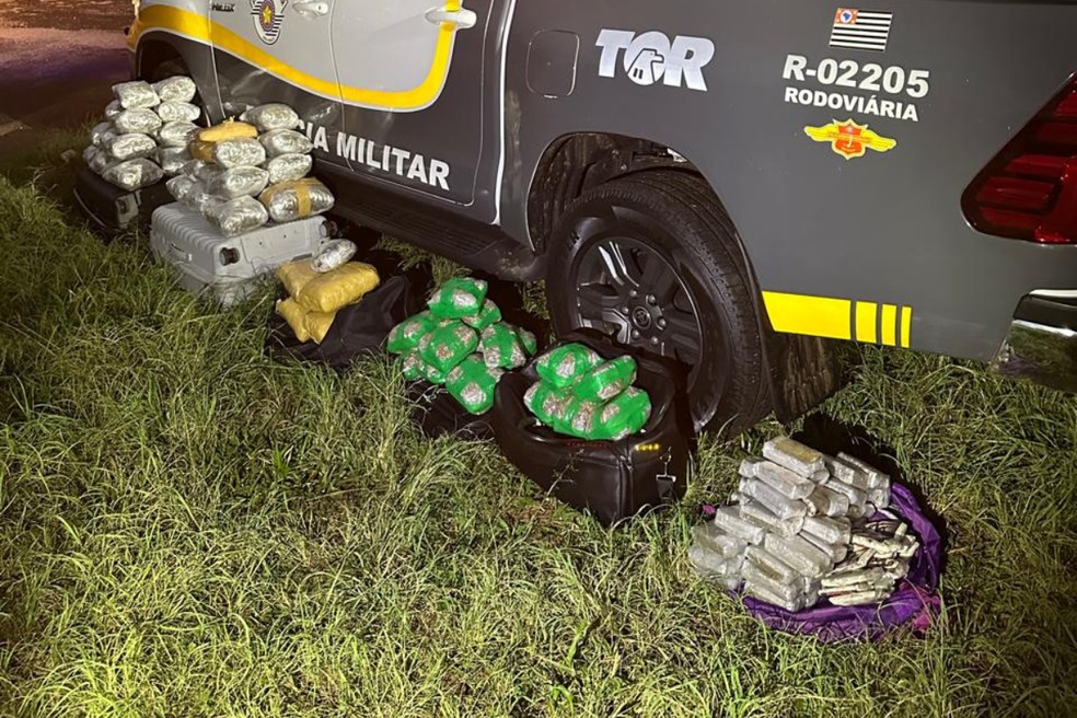 Drogas foram apreendidas durante fiscalização na SP-270, em Álvares Machado — Foto: Polícia Rodoviária